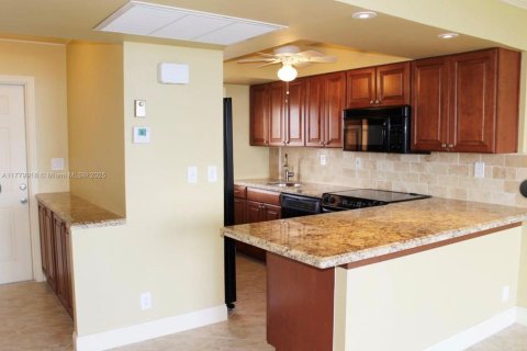 Condo in Deerfield Beach, Florida, 1 bedroom  № 1961739 - photo 5