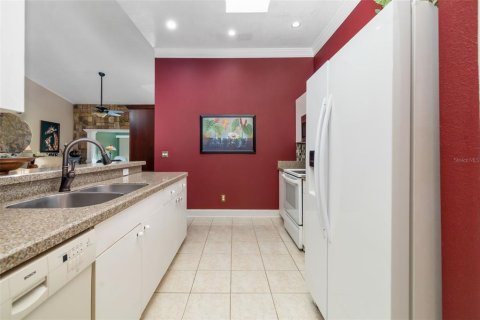 Condo in Sun City Center, Florida, 2 bedrooms  № 1808602 - photo 17