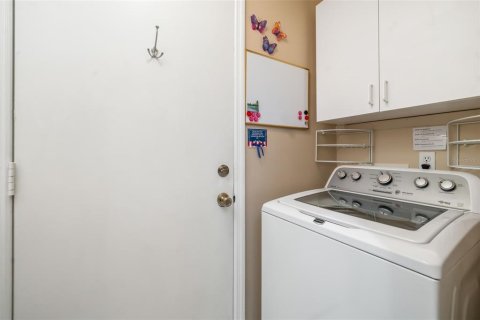 Condo in Sun City Center, Florida, 2 bedrooms  № 1808602 - photo 20