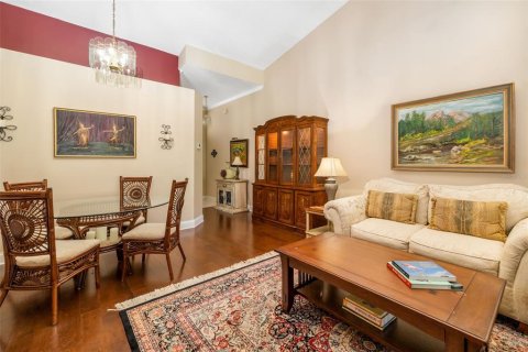 Condo in Sun City Center, Florida, 2 bedrooms  № 1808602 - photo 10