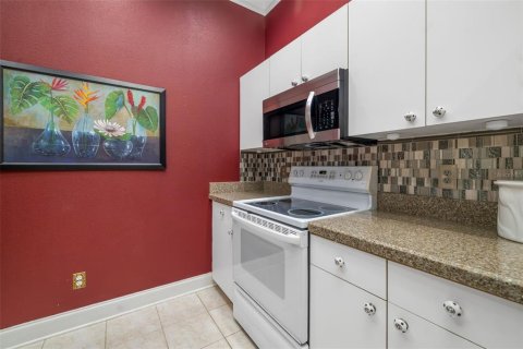 Condo in Sun City Center, Florida, 2 bedrooms  № 1808602 - photo 16