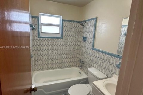 Villa ou maison à louer à Miami, Floride: 3 chambres, 146.51 m2 № 2060898 - photo 2