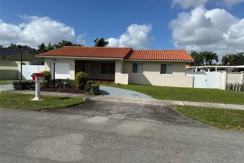 House in Miami, Florida 3 bedrooms, 146.51 sq.m. № 2060898