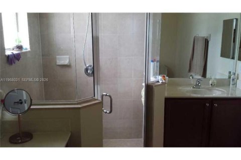 Снять в аренду таунхаус в Майами, Флорида 3 спальни, 170.57м2, № 2029222 - фото 11