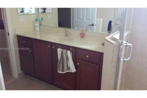 Снять в аренду таунхаус в Майами, Флорида 3 спальни, 170.57м2, № 2029222 - фото 10