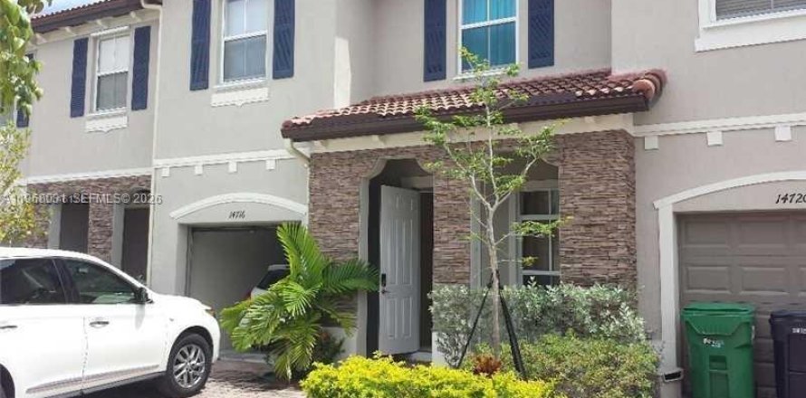 Таунхаус в Майами, Флорида 3 спальни, 170.57м2 № 2029222