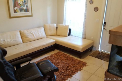 Снять в аренду таунхаус в Майами, Флорида 3 спальни, 170.57м2, № 2029222 - фото 6