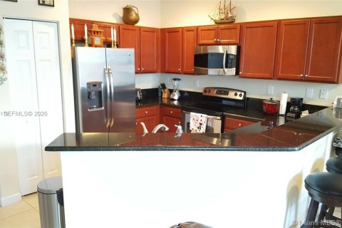 Снять в аренду таунхаус в Майами, Флорида 3 спальни, 170.57м2, № 2029222 - фото 5