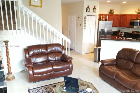 Снять в аренду таунхаус в Майами, Флорида 3 спальни, 170.57м2, № 2029222 - фото 3