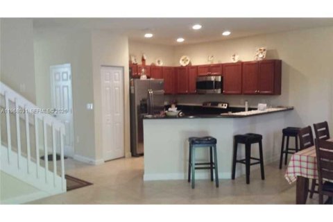 Снять в аренду таунхаус в Майами, Флорида 3 спальни, 170.57м2, № 2029222 - фото 9