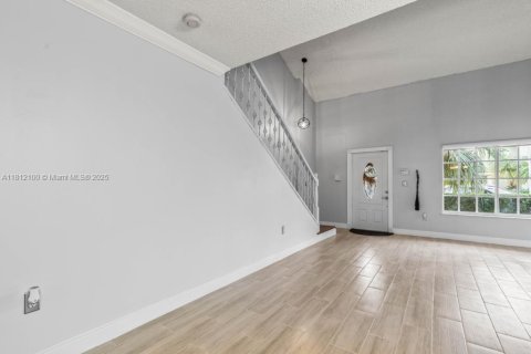 House in Miami, Florida 4 bedrooms, 198.35 sq.m. № 1756129 - photo 26