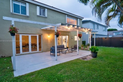 House in Miami, Florida 4 bedrooms, 198.35 sq.m. № 1756129 - photo 22