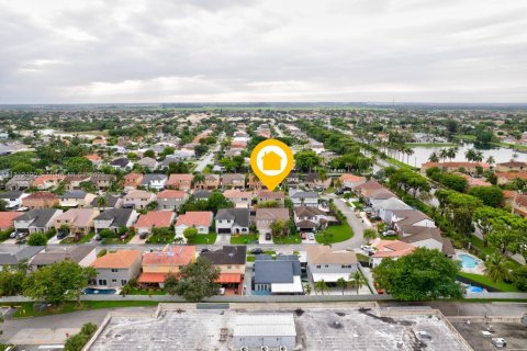 House in Miami, Florida 4 bedrooms, 198.35 sq.m. № 1756129 - photo 5