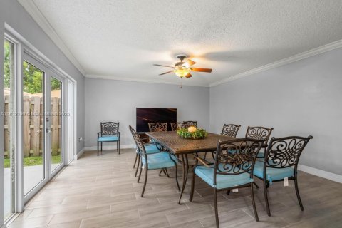 House in Miami, Florida 4 bedrooms, 198.35 sq.m. № 1756129 - photo 18