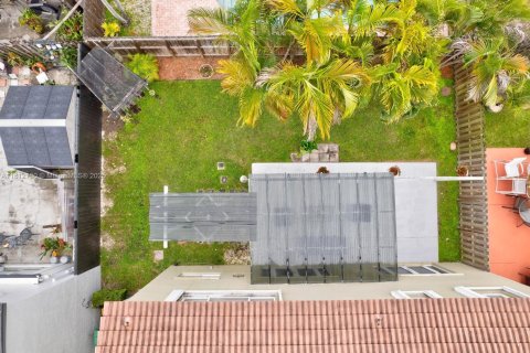 House in Miami, Florida 4 bedrooms, 198.35 sq.m. № 1756129 - photo 4