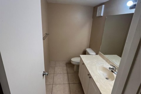 Condominio en alquiler en Plantation, Florida, 1 dormitorio, 70.98 m2 № 1225849 - foto 1