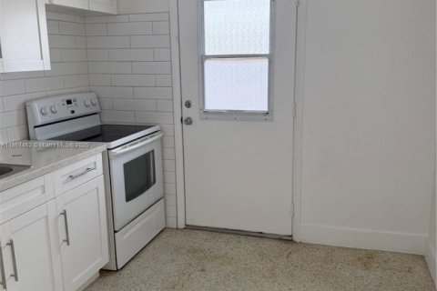 Appartement à louer à Hialeah, Floride: 2 chambres, 1094.02 m2 № 1892154 - photo 2