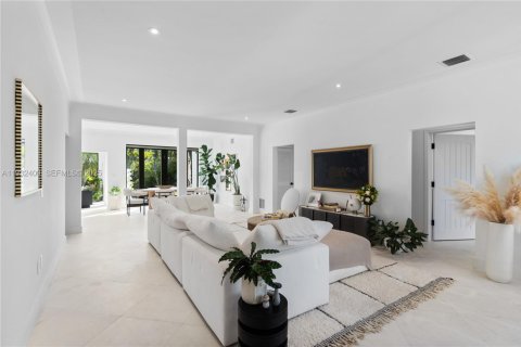 Снять в аренду виллу или дом в Майами-Бич, Флорида 3 спальни, 212.65м2, № 1991553 - фото 13