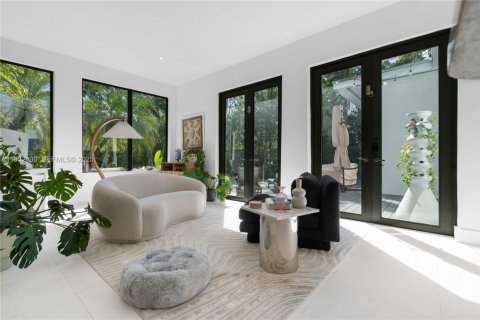 Снять в аренду виллу или дом в Майами-Бич, Флорида 3 спальни, 212.65м2, № 1991553 - фото 17