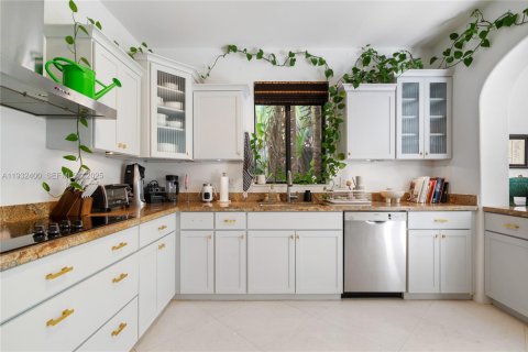 Снять в аренду виллу или дом в Майами-Бич, Флорида 3 спальни, 212.65м2, № 1991553 - фото 22