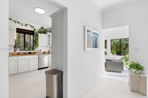 Снять в аренду виллу или дом в Майами-Бич, Флорида 3 спальни, 212.65м2, № 1991553 - фото 24