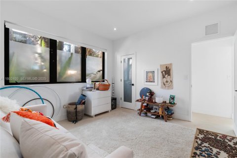 Снять в аренду виллу или дом в Майами-Бич, Флорида 3 спальни, 212.65м2, № 1991553 - фото 19