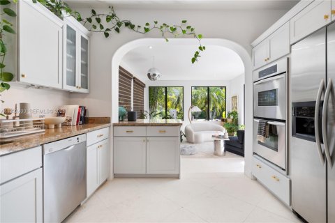 Снять в аренду виллу или дом в Майами-Бич, Флорида 3 спальни, 212.65м2, № 1991553 - фото 21