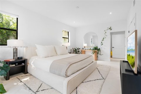 Снять в аренду виллу или дом в Майами-Бич, Флорида 3 спальни, 212.65м2, № 1991553 - фото 27