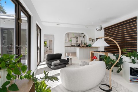 Снять в аренду виллу или дом в Майами-Бич, Флорида 3 спальни, 212.65м2, № 1991553 - фото 10