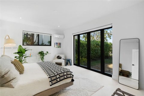 Снять в аренду виллу или дом в Майами-Бич, Флорида 3 спальни, 212.65м2, № 1991553 - фото 7