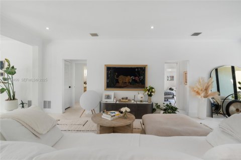 Снять в аренду виллу или дом в Майами-Бич, Флорида 3 спальни, 212.65м2, № 1991553 - фото 14