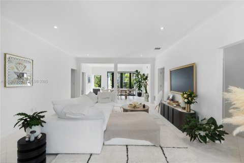 Снять в аренду виллу или дом в Майами-Бич, Флорида 3 спальни, 212.65м2, № 1991553 - фото 12