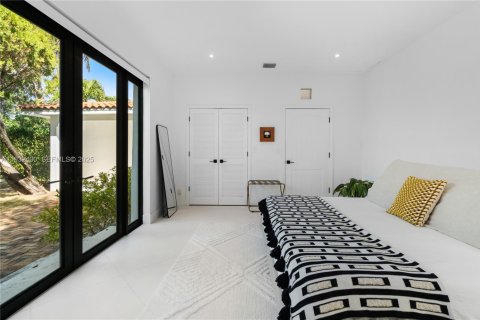 Снять в аренду виллу или дом в Майами-Бич, Флорида 3 спальни, 212.65м2, № 1991553 - фото 11