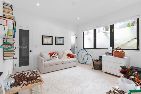 Снять в аренду виллу или дом в Майами-Бич, Флорида 3 спальни, 212.65м2, № 1991553 - фото 18