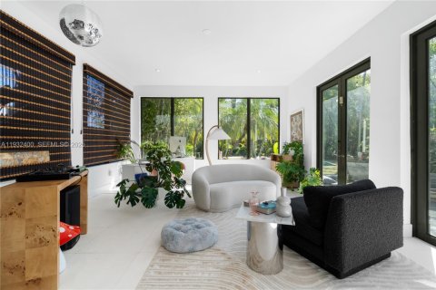 Снять в аренду виллу или дом в Майами-Бич, Флорида 3 спальни, 212.65м2, № 1991553 - фото 16