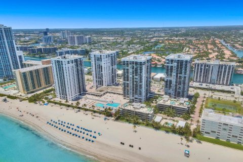 Copropriété à vendre à Hollywood, Floride: 2 chambres, 130.06 m2 № 2087893 - photo 2