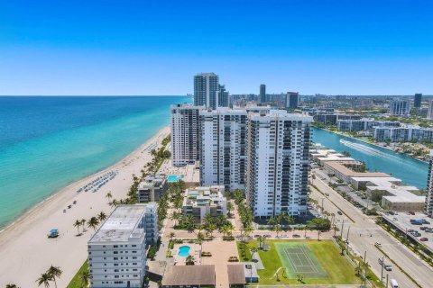 Copropriété à vendre à Hollywood, Floride: 2 chambres, 130.06 m2 № 2087893 - photo 4