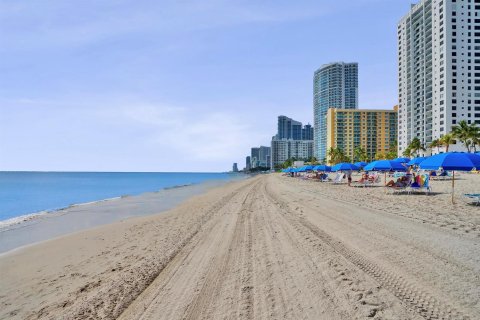 Copropriété à vendre à Hollywood, Floride: 2 chambres, 130.06 m2 № 2087893 - photo 14