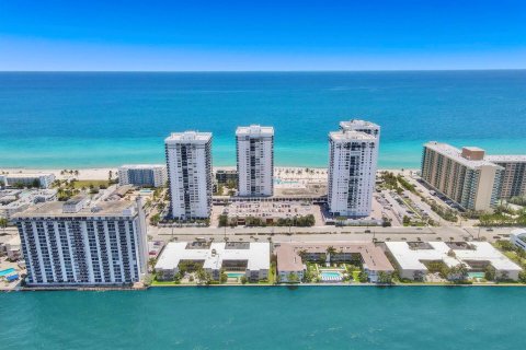 Copropriété à vendre à Hollywood, Floride: 2 chambres, 130.06 m2 № 2087893 - photo 3