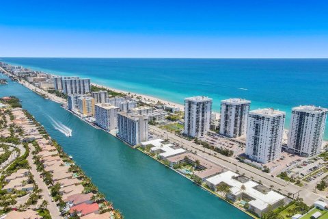 Copropriété à vendre à Hollywood, Floride: 2 chambres, 130.06 m2 № 2087893 - photo 5