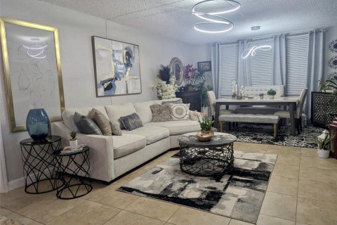 Condo in Daytona Beach Shores, Florida, 2 bedrooms № 2197806 - photo 6