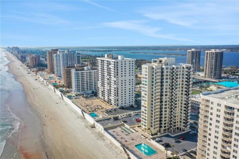 Condo in Daytona Beach Shores, Florida, 2 bedrooms № 2197806 - photo 2