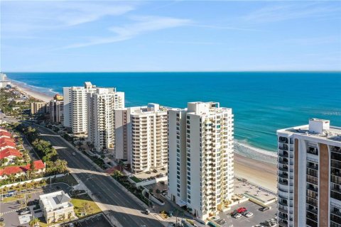 Condo in Daytona Beach Shores, Florida, 2 bedrooms № 2197806 - photo 16