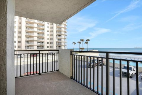 Condo in Daytona Beach Shores, Florida, 2 bedrooms № 2197806 - photo 10