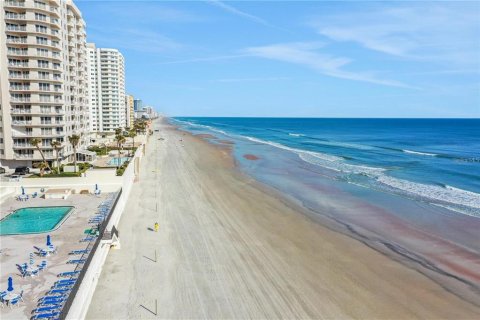 Condo in Daytona Beach Shores, Florida, 2 bedrooms № 2197806 - photo 4