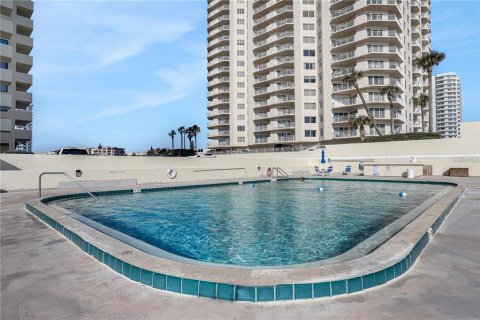 Condo in Daytona Beach Shores, Florida, 2 bedrooms № 2197806 - photo 12
