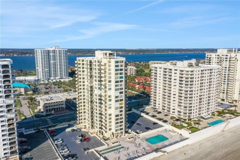Condo in Daytona Beach Shores, Florida, 2 bedrooms № 2197806 - photo 3