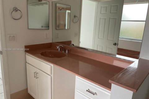 Villa ou maison à louer à Miami, Floride: 4 chambres, 199.37 m2 № 1999289 - photo 9