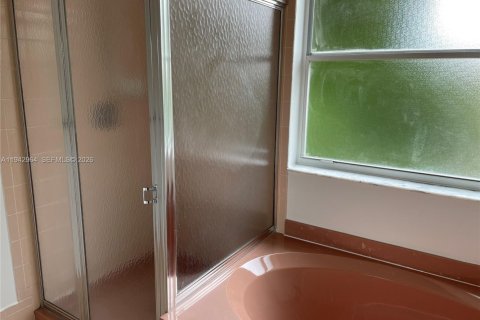 Villa ou maison à louer à Miami, Floride: 4 chambres, 199.37 m2 № 1999289 - photo 10