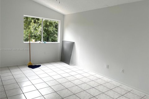 Villa ou maison à louer à Miami, Floride: 4 chambres, 199.37 m2 № 1999289 - photo 6